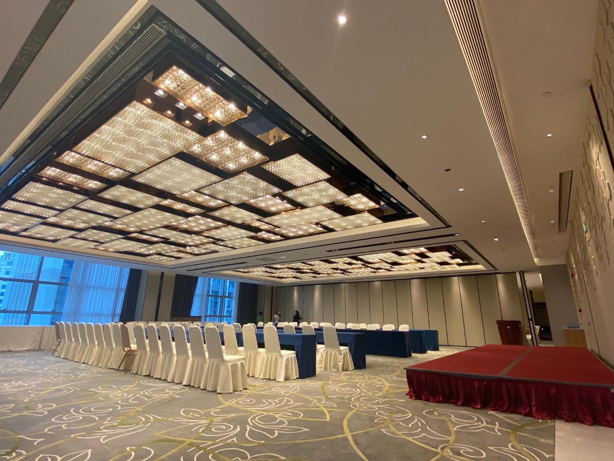 Holiday Inn Guangzhou South Lake Hotel - Ideal For Business & Leisure Экстерьер фото