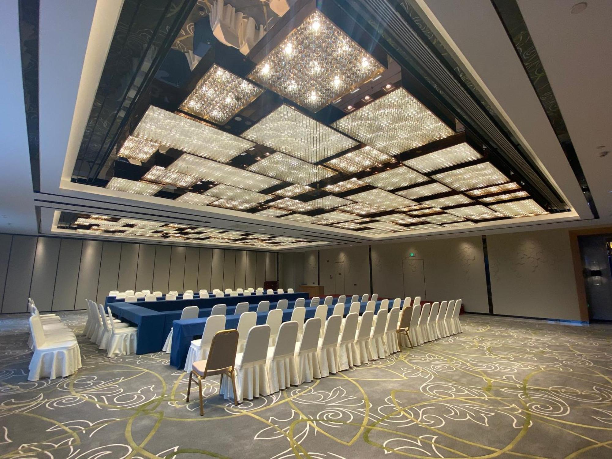 Holiday Inn Guangzhou South Lake Hotel - Ideal For Business & Leisure Экстерьер фото