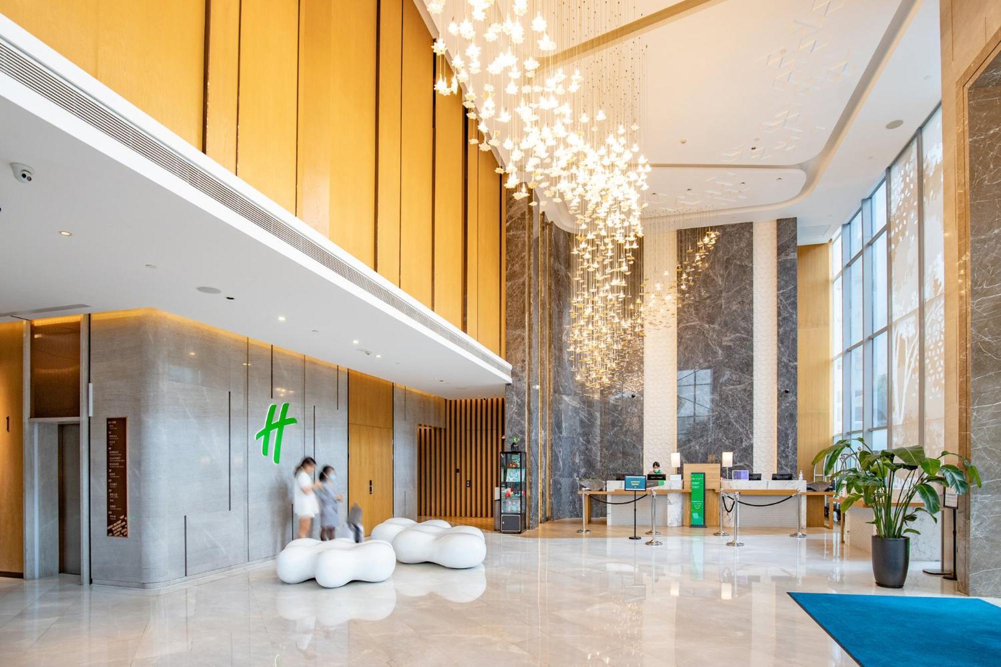 Holiday Inn Guangzhou South Lake Hotel - Ideal For Business & Leisure Экстерьер фото