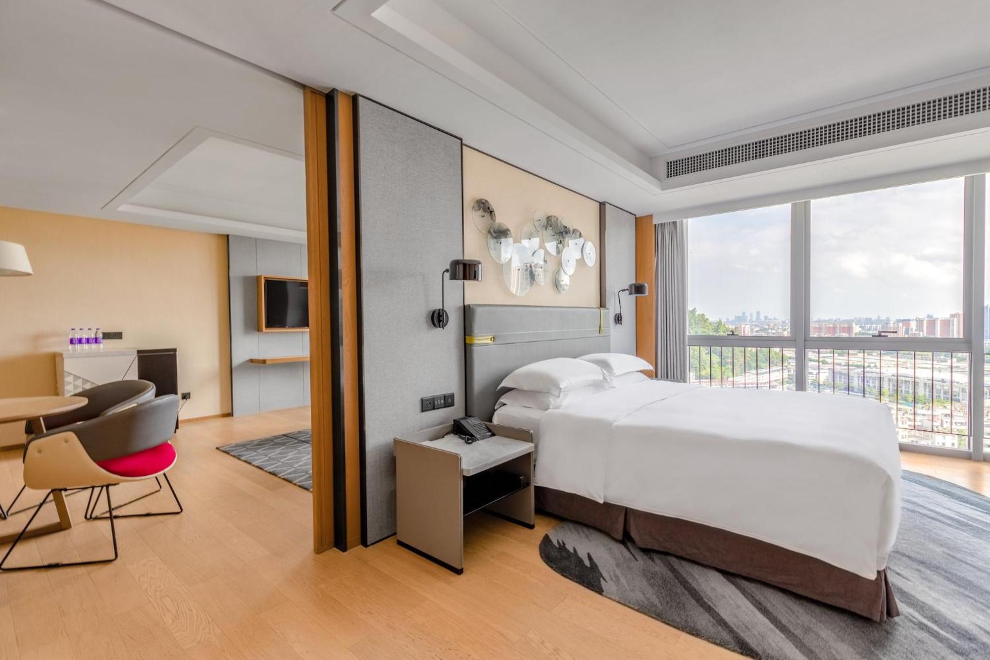 Holiday Inn Guangzhou South Lake Hotel - Ideal For Business & Leisure Экстерьер фото